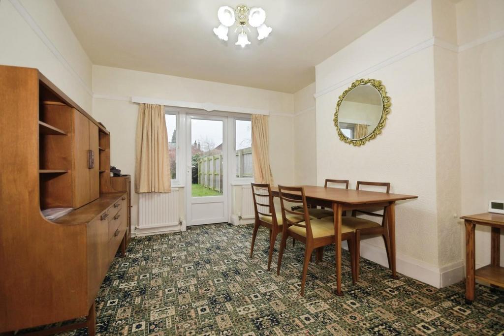 DINING ROOM 01.jpg