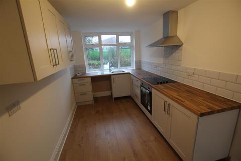 3 bedroom flat to rent, Fenham Hall Drive, Newcastle Upon Tyne NE4