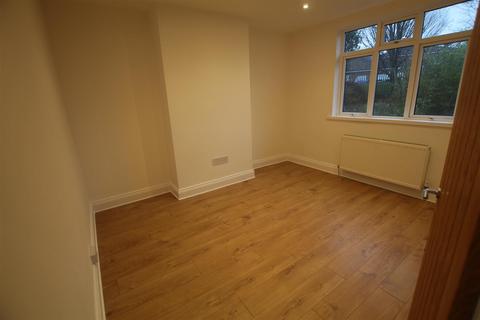 3 bedroom flat to rent, Fenham Hall Drive, Newcastle Upon Tyne NE4