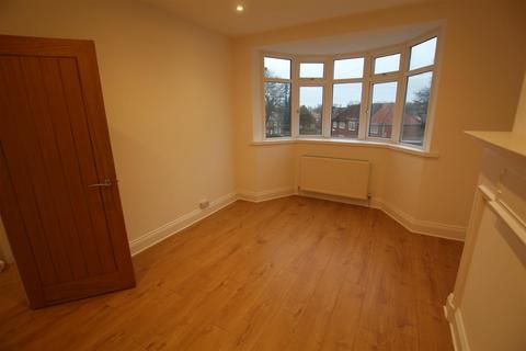 3 bedroom flat to rent, Fenham Hall Drive, Newcastle Upon Tyne NE4