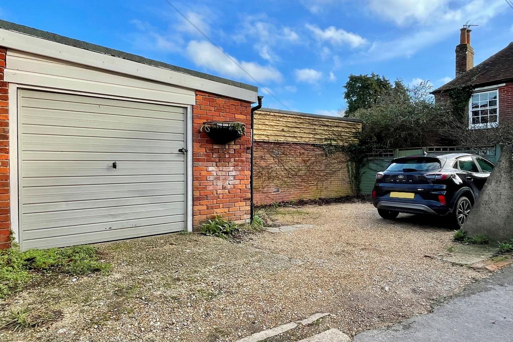GARAGE &amp; PARKING