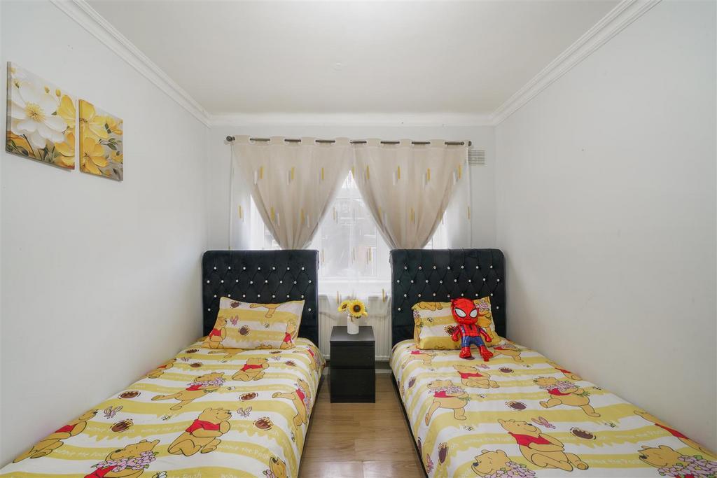 Bedroom 2 - View 2