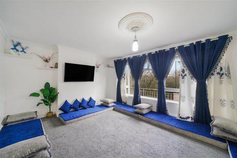 2 bedroom flat for sale, The Paddocks, Wembley