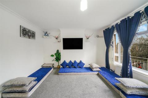 2 bedroom flat for sale, The Paddocks, Wembley