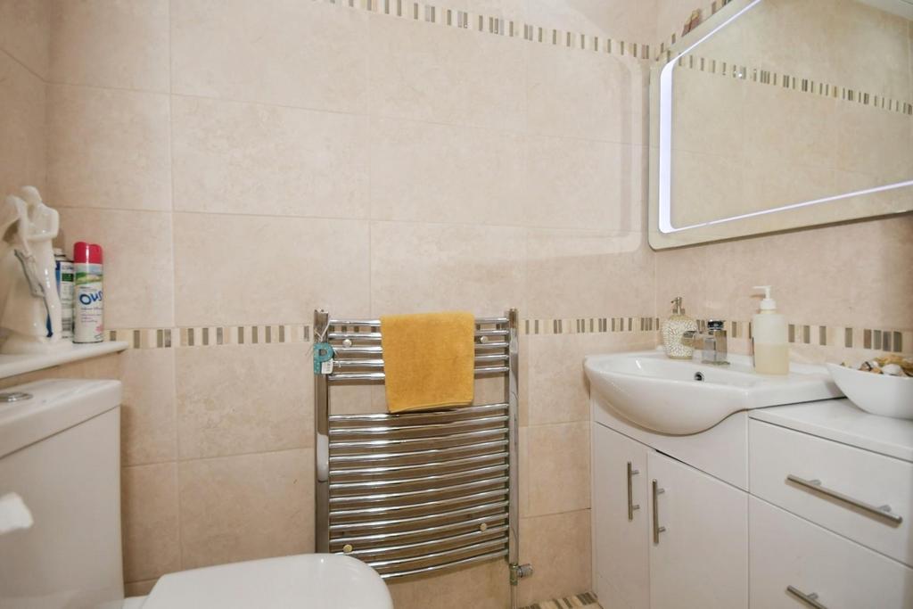 DOWNSTAIRS WC.jpg