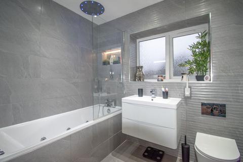 4 bedroom terraced house for sale, Tadcaster Avenue, Eyres Monsell