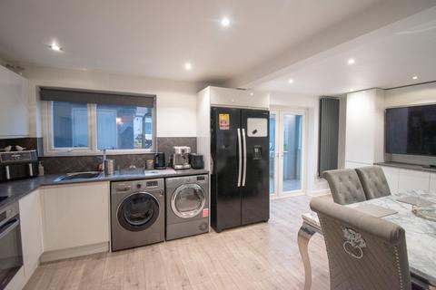 4 bedroom terraced house for sale, Tadcaster Avenue, Eyres Monsell