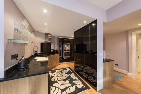 2 bedroom flat to rent, King's Quay, London SW10