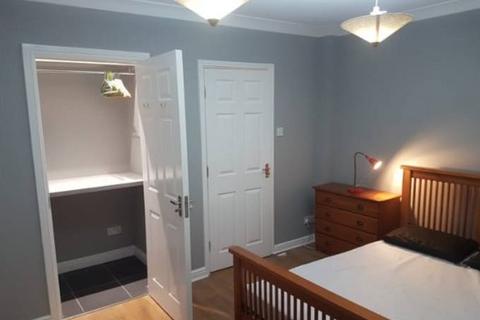 undefined, En-Suite Ravensworth Gardens, CB1 2XN