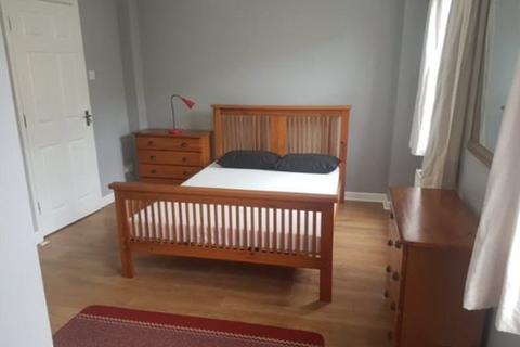 undefined, En-Suite Ravensworth Gardens, CB1 2XN