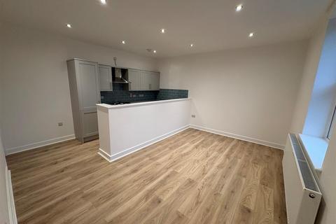 2 bedroom end of terrace house for sale, Centre Street, Heckmondwike
