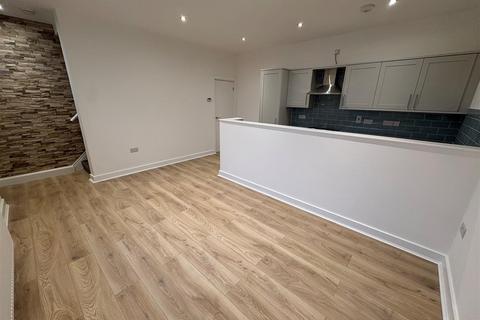 2 bedroom end of terrace house for sale, Centre Street, Heckmondwike