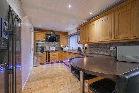 4 bedroom semi-detached house for sale, Birchington Drive, Huddersfield, HD3