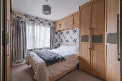4 bedroom semi-detached house for sale, Birchington Drive, Huddersfield, HD3