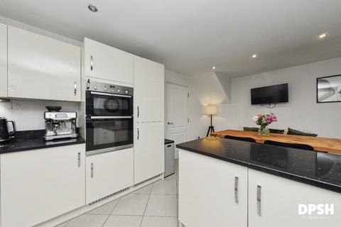 4 bedroom end of terrace house for sale, Weavers Close, Morley, Leeds
