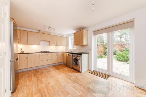 3 bedroom semi-detached house to rent, King John Street, Fleet