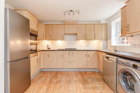 3 bedroom semi-detached house to rent, King John Street, Fleet