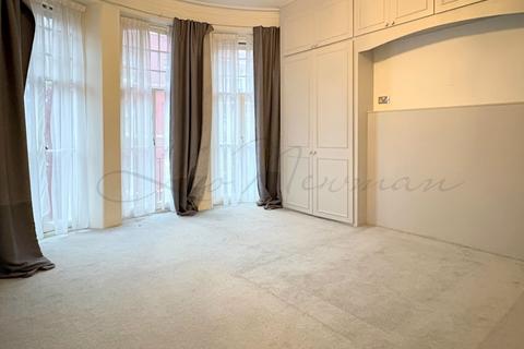 4 bedroom flat to rent, Hyde Park Mansions, Cabbell Street, NW1