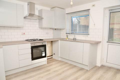 2 bedroom house to rent, Hillview Drive, West Thamesmead, SE28 0LJ