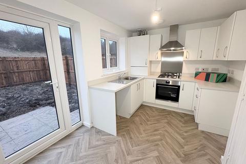 3 bedroom end of terrace house to rent, South Pastures, Gateshead, NE10