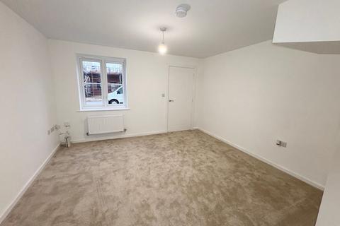 3 bedroom end of terrace house to rent, South Pastures, Gateshead, NE10