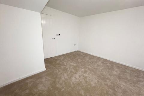3 bedroom end of terrace house to rent, South Pastures, Gateshead, NE10