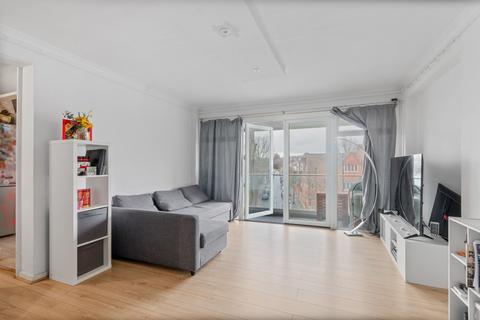 3 bedroom apartment for sale, Roehampton Court
