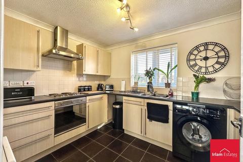 2 bedroom flat for sale, Bankquay Court, Irlam, M44