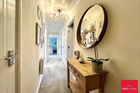 2 bedroom flat for sale, Bankquay Court, Irlam, M44