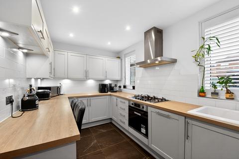 2 bedroom end of terrace house for sale, Homefarm Road, London, W7