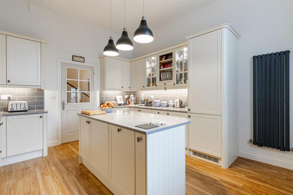 A45 - Watcombe Hill House - 260122.jpg