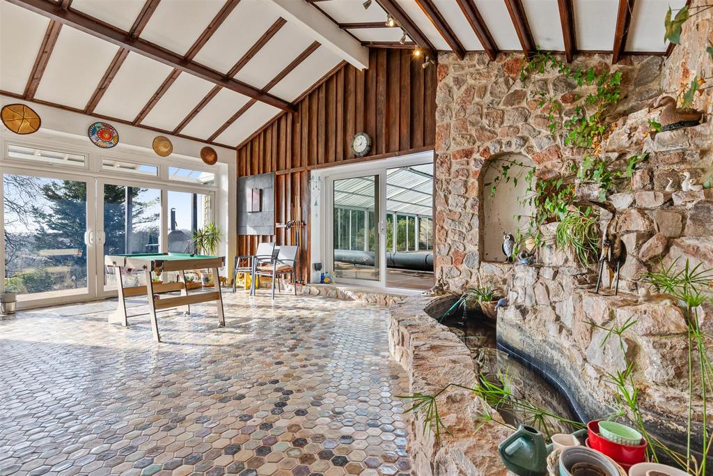 A18 - Watcombe Hill House - 260127.jpg