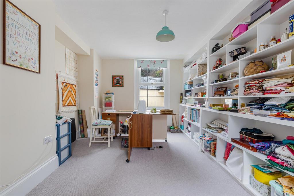 A52 - Watcombe Hill House - 260122.jpg