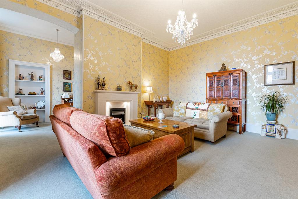 A42 - Watcombe Hill House - 260122.jpg