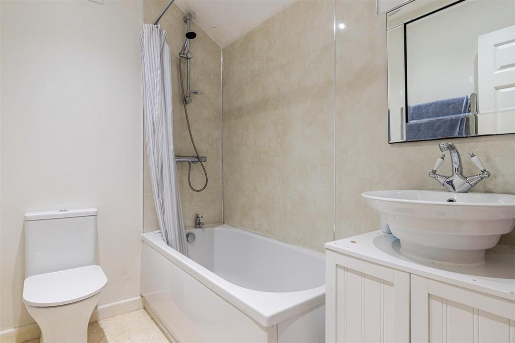 A86 - Watcombe Hill House - 260122.jpg