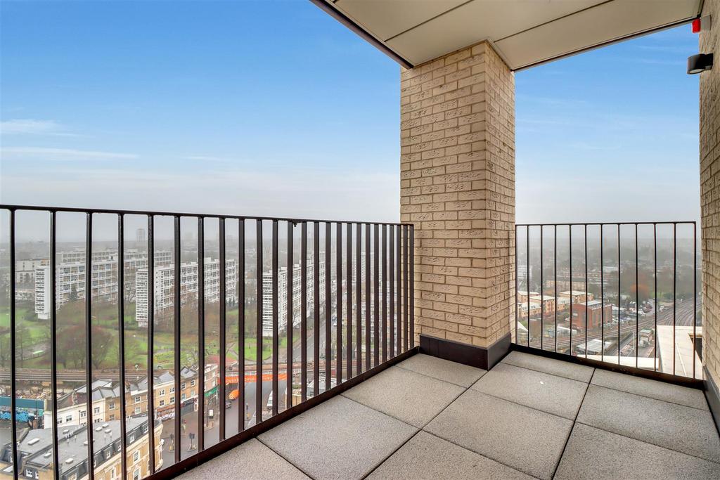 106-BALCONY.jpg