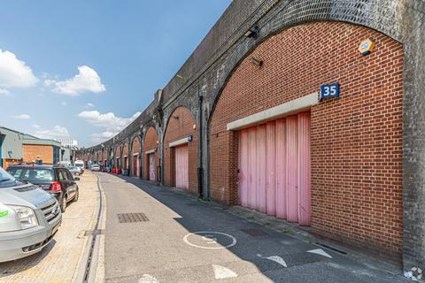 Property to rent, Broughton St London SW8 3QR
