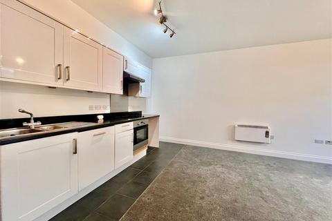 2 bedroom flat to rent, Burleigh Court, Station Road, Westcliff-On-Sea
