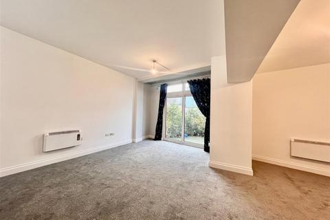 2 bedroom flat to rent, Burleigh Court, Station Road, Westcliff-On-Sea