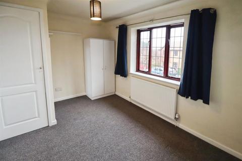 2 bedroom semi-detached house to rent, Ashleigh Drive, Nuneaton