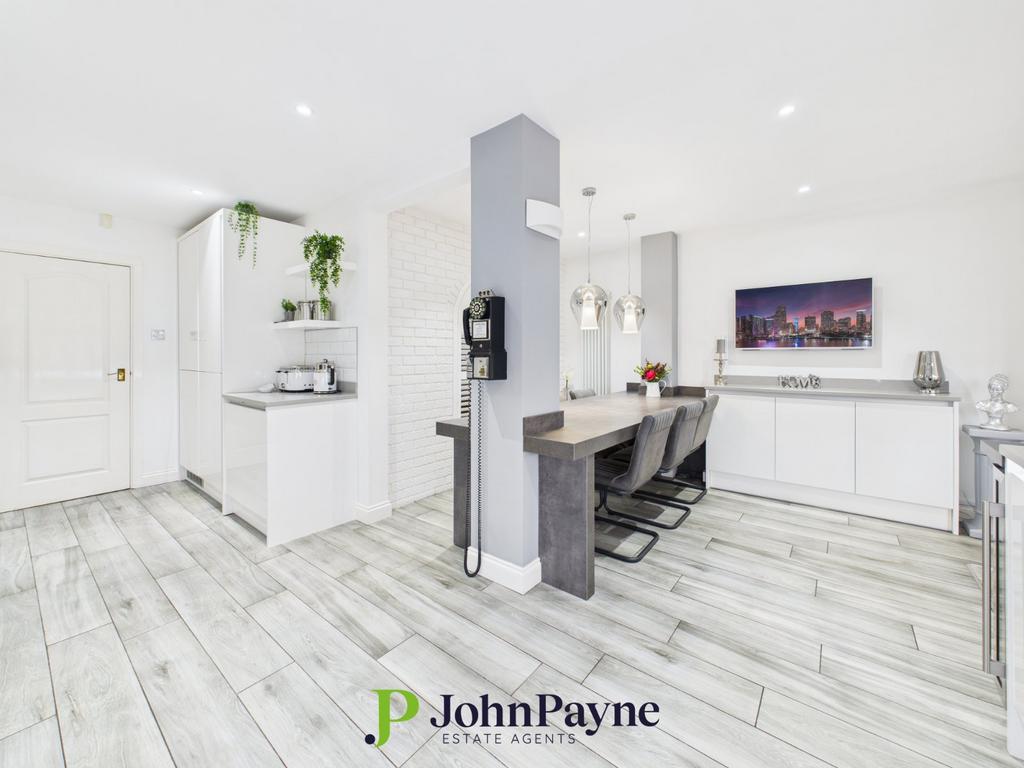 Kitchen / Dining