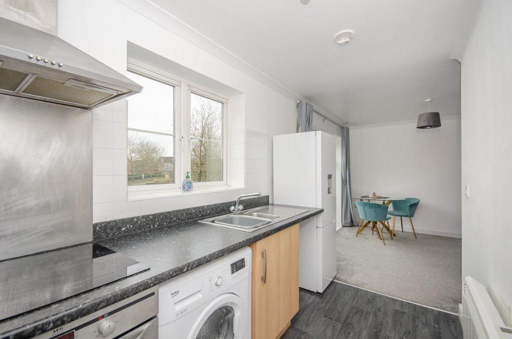 Kitchen pic 2.jpg