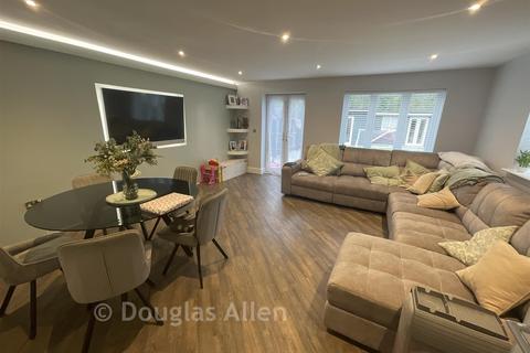 4 bedroom semi-detached house for sale, Braeburn Way, Basildon, Essex