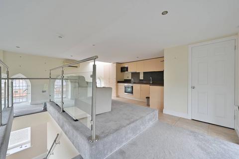2 bedroom flat to rent, Royal Connaught WD23, Bushey, WD23