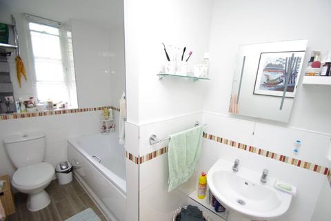 2 bedroom flat to rent, High Street. WD17, Watford, WD17