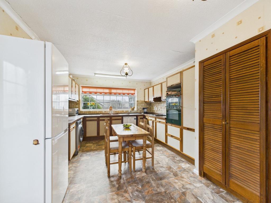 Kitchen/Dining Area
