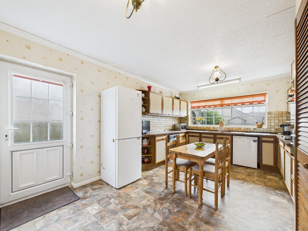Kitchen/Dining Area