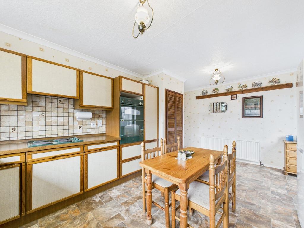 Kitchen/Dining Area