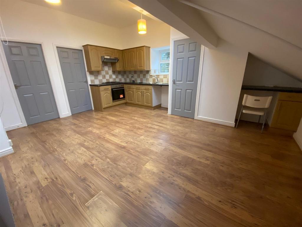 KITCHEN LOUNGE AREA 1.jpg