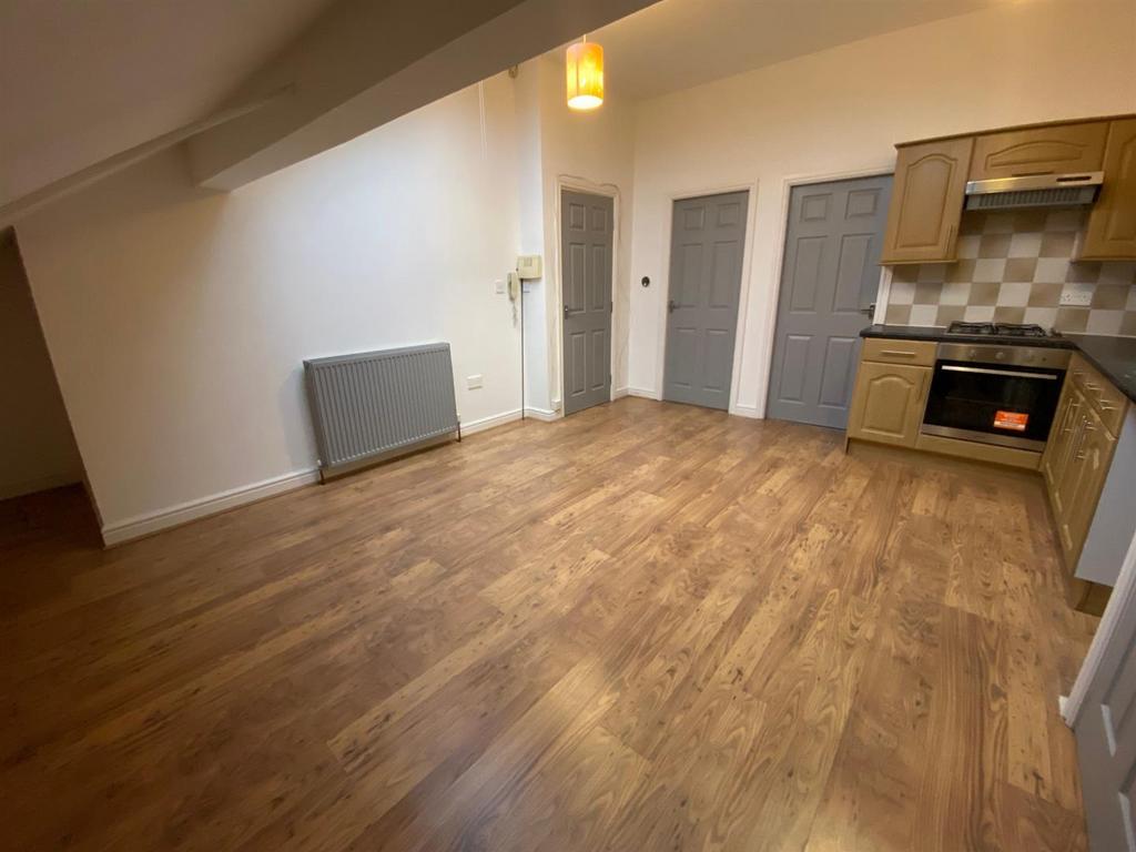 KITCHEN LOUNGE AREA 2.jpg